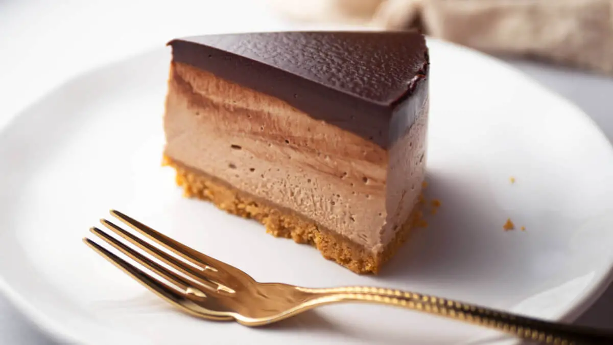 No-Bake Peanut Butter Chocolate Cheesecake