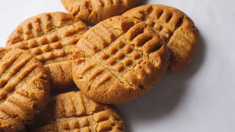 4 Ingredient Peanut Butter Cookies places on a serving plate