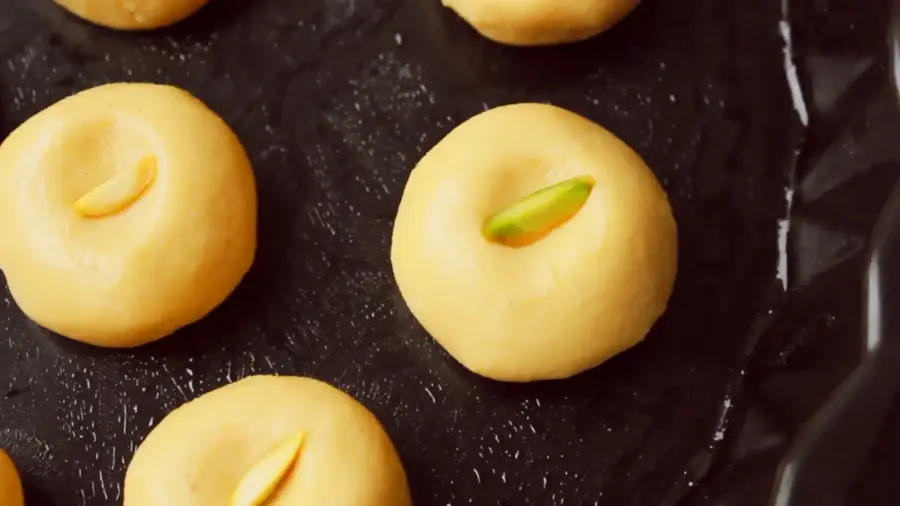 Nankhatai on a baking tray