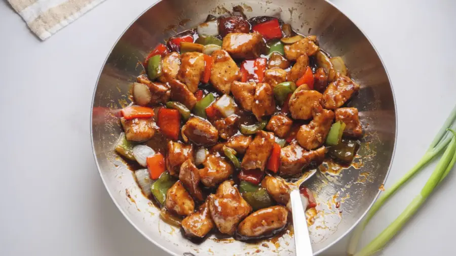 Stir-fried Black Pepper chicken with bell peppers in a savory sauce.