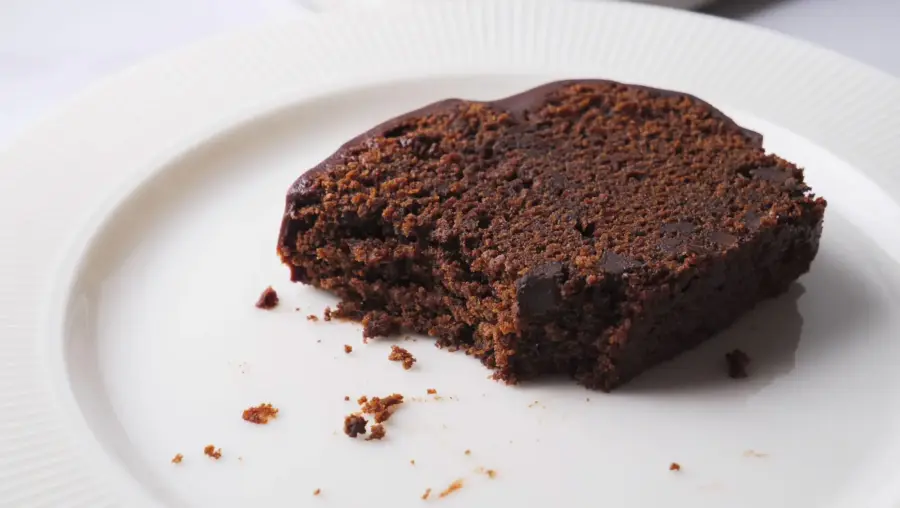 Chocolate Loaf Cake RecipeChocolate Loaf Cake served on the serving plate