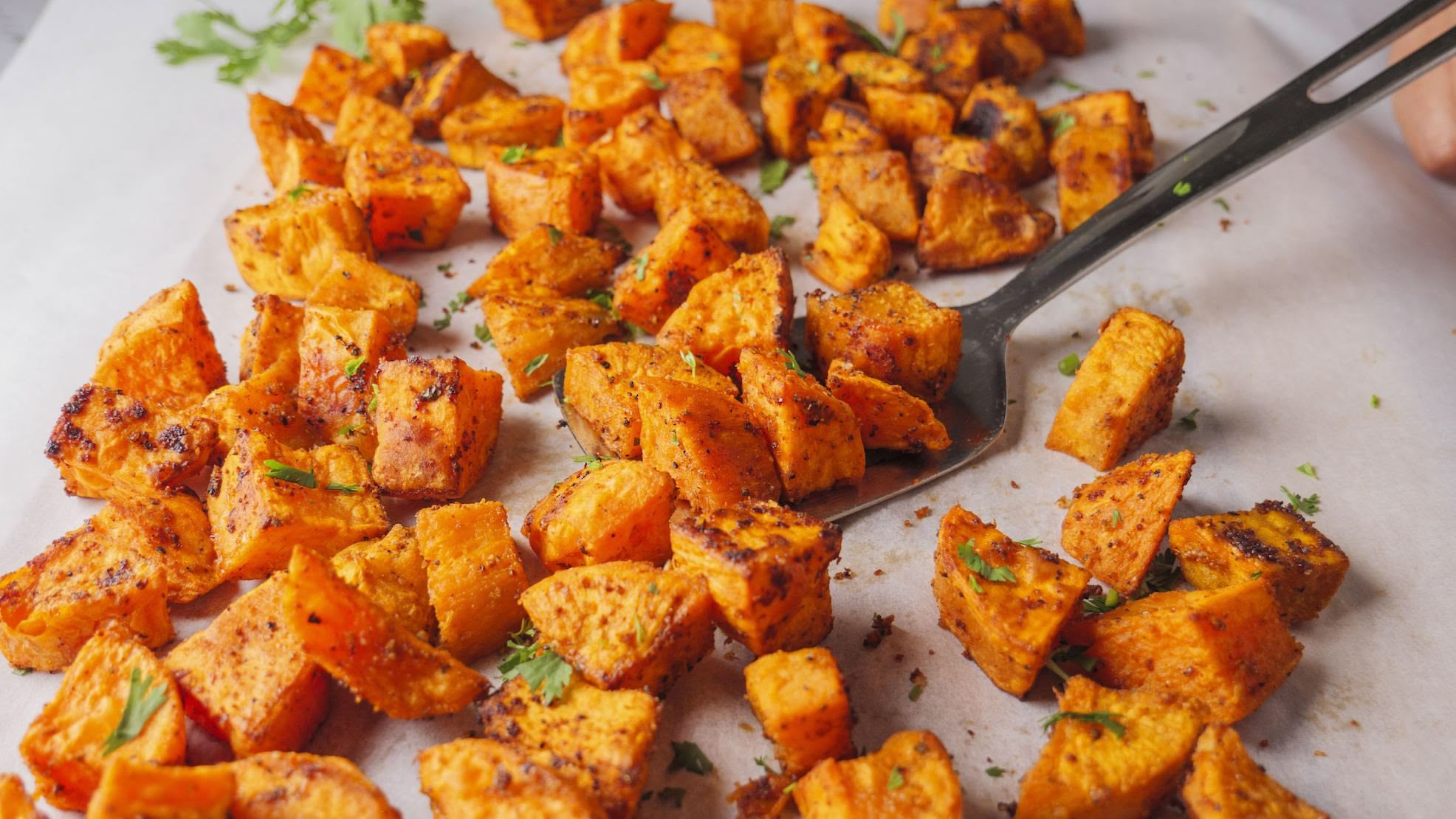 Spicy Roasted Sweet Potatoes – Easy, Flavorful & Crispy