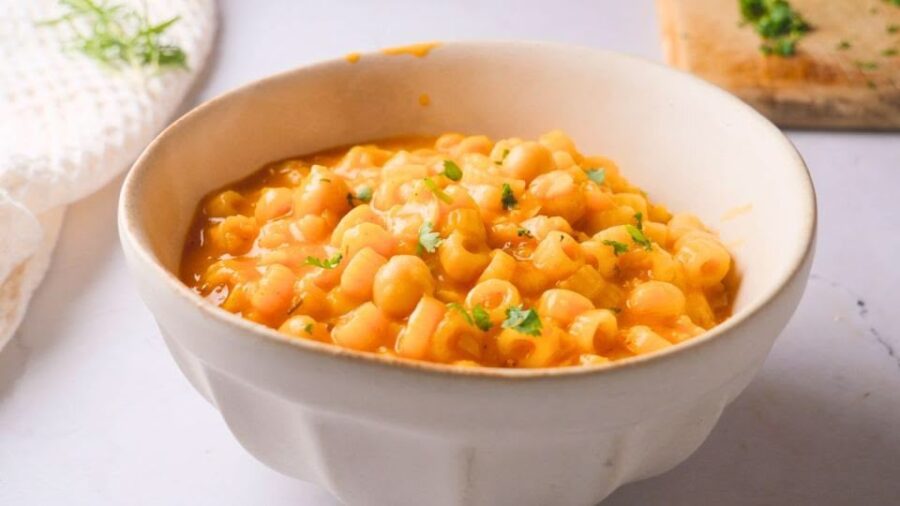 creamy pasta e ceci served in a bowl